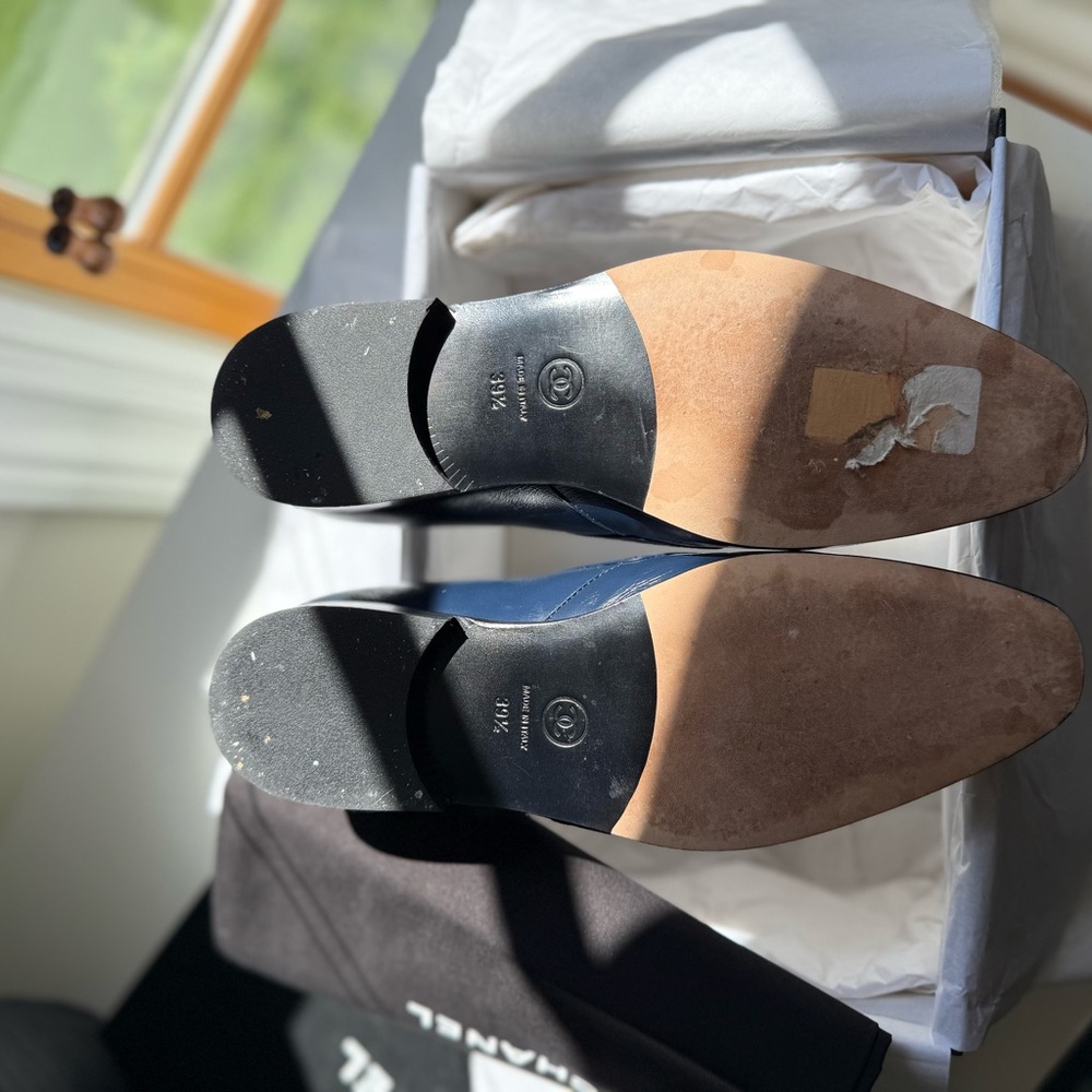 CHANEL Black and Blue Minimalist Flats - Picture 7 of 10
